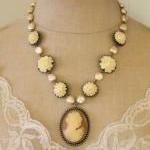 Vanilla blooms cameo neckla..